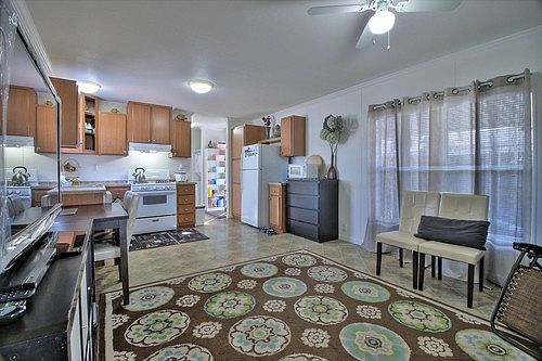 3rd image of 215 El Bosque Dr