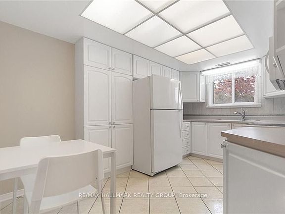 3rd image of 1705 Playfair Dr #212