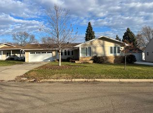 206 4th Ave NW, Clark, SD 57225