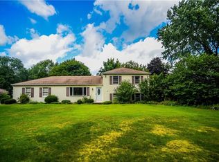 27 Blandford Ln, Fairport, NY 14450