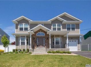 14 Blanche St, Plainview, NY 11803