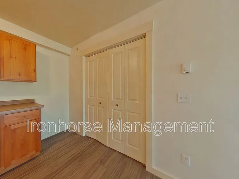 807 W Villard St #20 — Photo 6