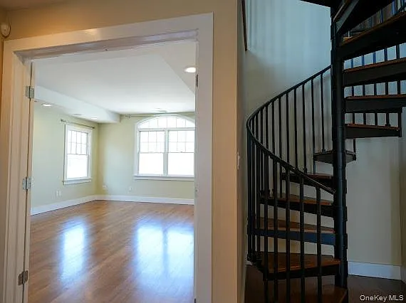 3 Pennsylvania Ct — Photo 19