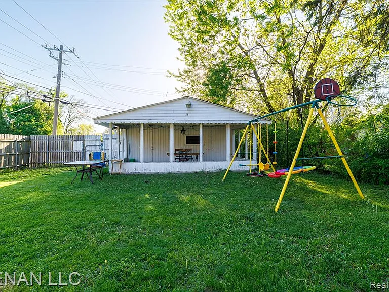 6001 Warwick St — Photo 22