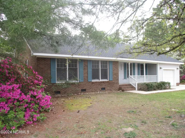 12400 Colinwood Circle, Laurinburg, NC 28352