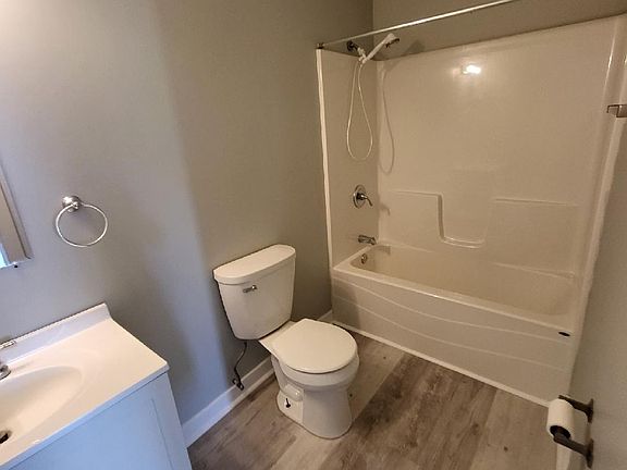 3rd image of 64 N 6th Ave APT 2