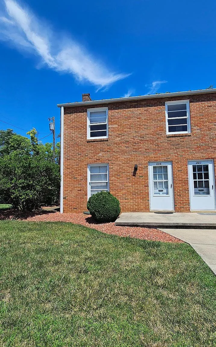 2 bed, 1.0 bath, 900 sqft, $1,250 — Photo 1