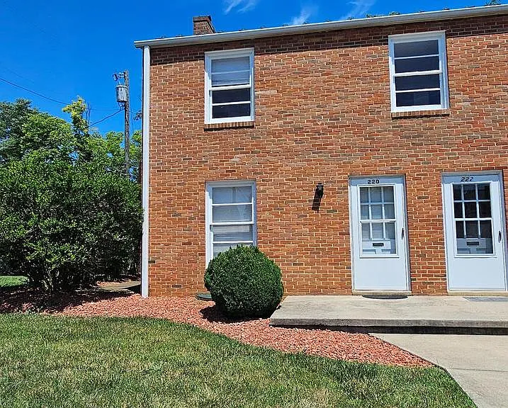 220 E Whitlock Ave — Photo 1