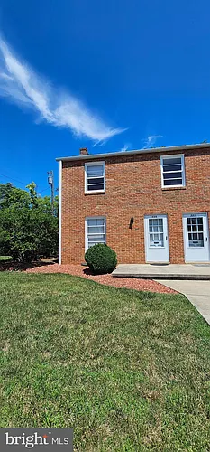 220 E Whitlock Ave Photo 1