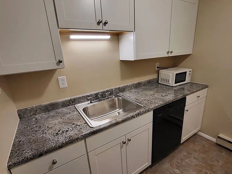 6175-6185 Hocker Dr — Photo 5