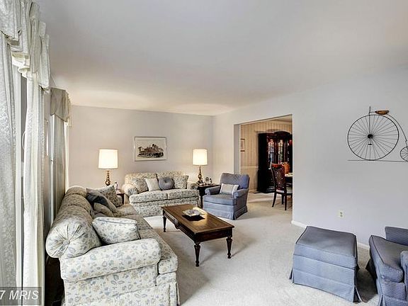 2nd image of 502 Nightingale Ct