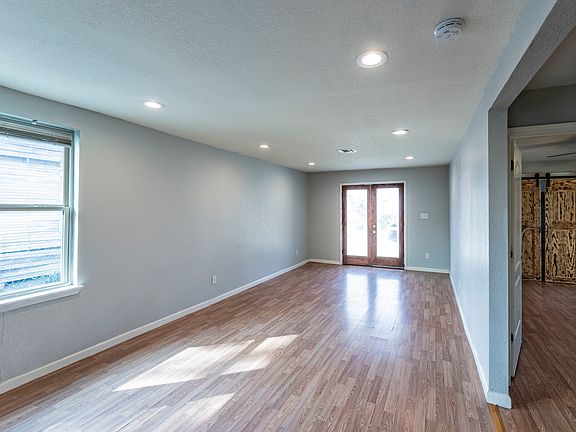 4th image of 1104 1st St