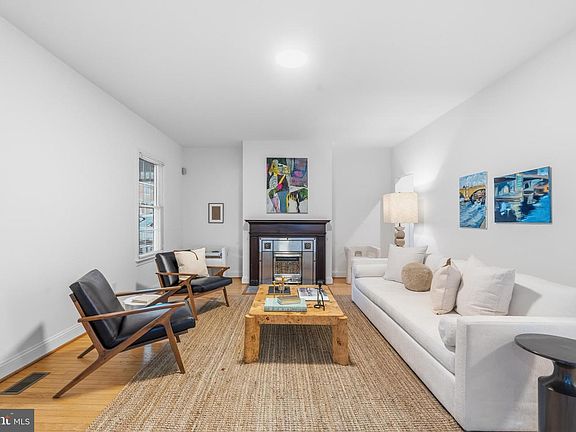 3rd image of 320 Laverne Ave