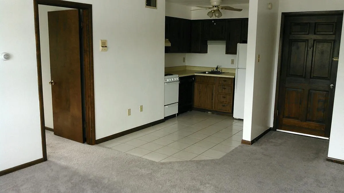 700 Carl Ave — Photo 2