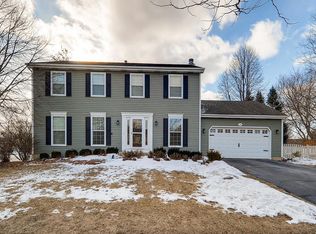 910 Linda Dr, Algonquin, IL 60102