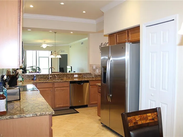 9735 Acqua Ct #611 — Photo 4