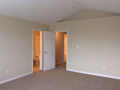 5th image of 115 Village Green Dr