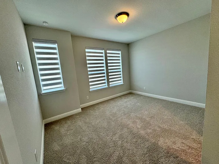 2930 Eleanor Dr — Photo 27