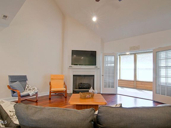 3rd image of 621 Meadow Walk Ln