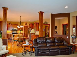 949 Golf View Ave, Zumbrota, MN 55992