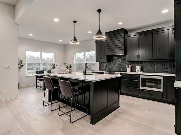 5th image of 2709 NE Wheatley Dr