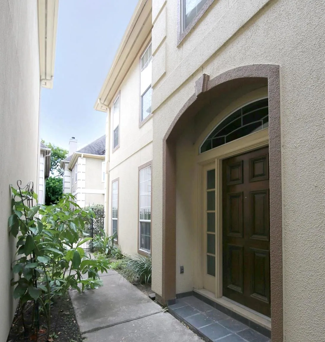 3 bed, 2.5 bath, 2140 sqft, $2,695 — Photo 2