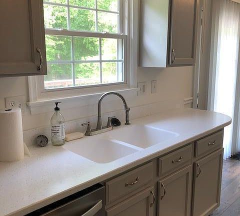 3rd image of 402 Cleveland Ct