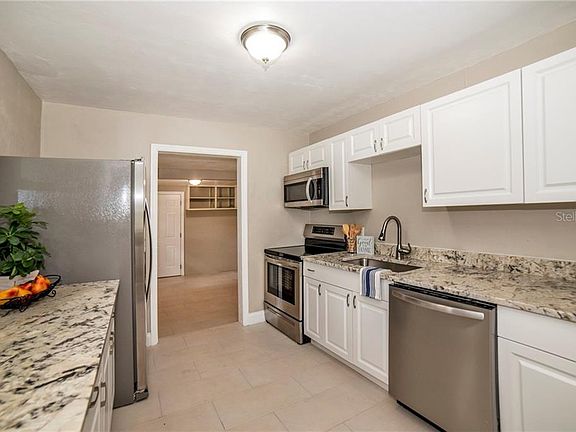 3rd image of 465 Rotary Pl NE