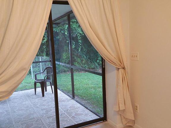 Tiled lanai with a pocker door