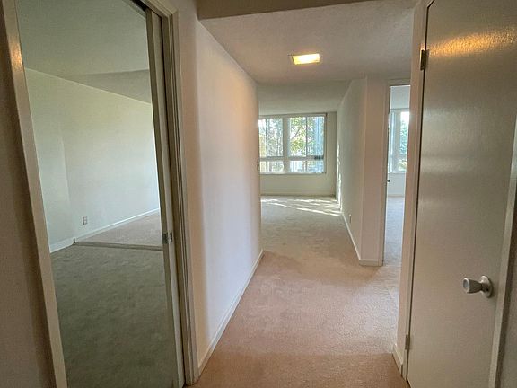 4th image of 525 N San Mateo Dr APT 102