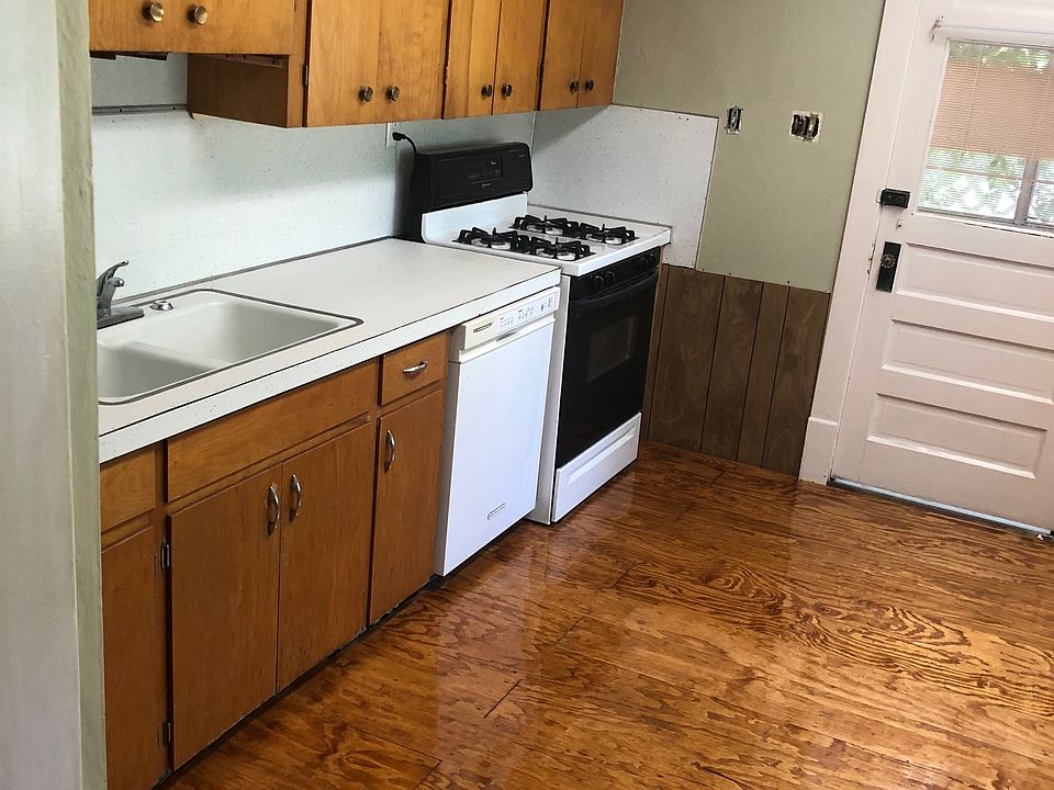 1st image of 510 E 2nd St