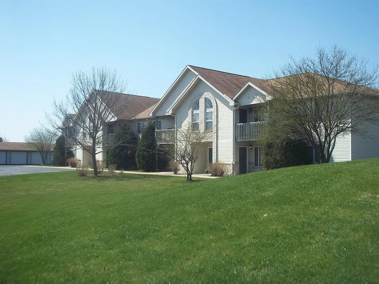 Kenosha Parc Apartments — Photo 1