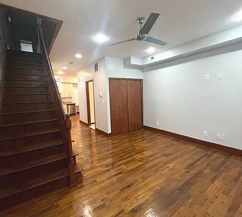 4th image of 914 Whitelock St
