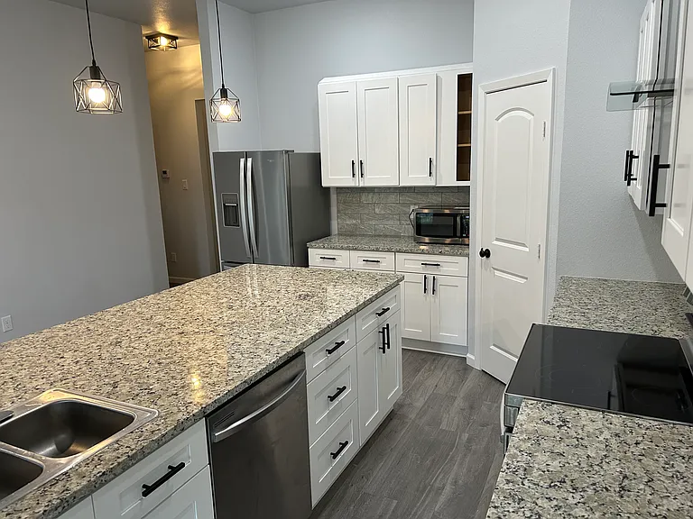 2213 Beverly Dr — Photo 7