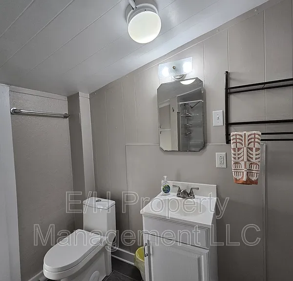322 N Park Ave — Photo 22