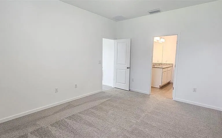 429 Silver Palm Dr — Photo 9