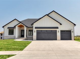 17406 Springbrook Trl, Urbandale, IA 50323