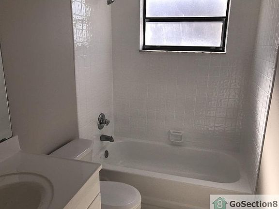3rd image of 5925 Longbow Ln APT 5