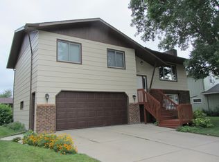 520 Southwood Ave, Bismarck, ND 58504