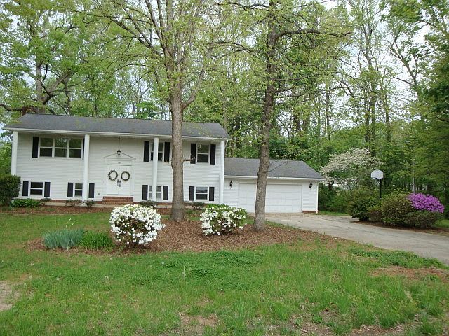 Lovely Yard Great Porch