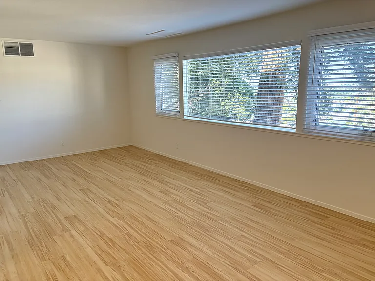 364 Malcolm Ave — Photo 4