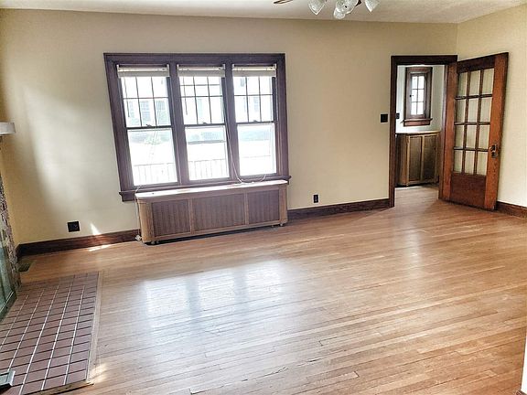 3rd image of 300 Franklin Ave