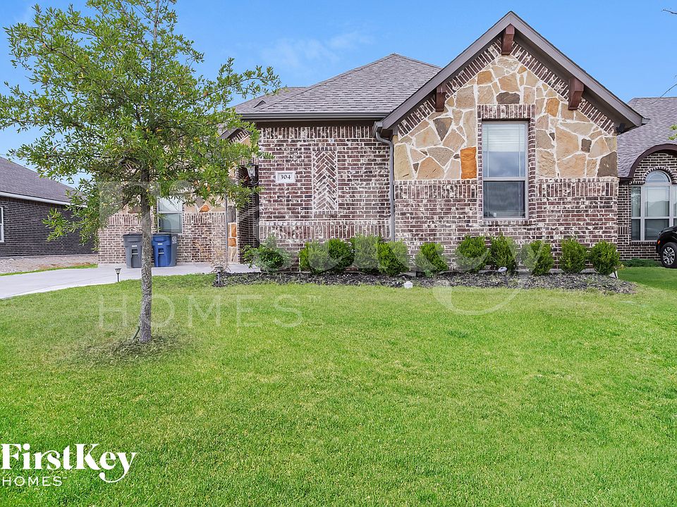 1st image of 304 Stefani Dr