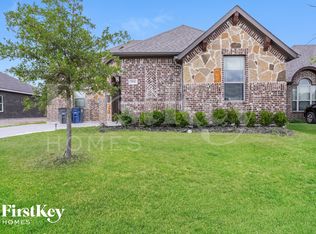 304 Stefani Dr, Red Oak, TX 75154