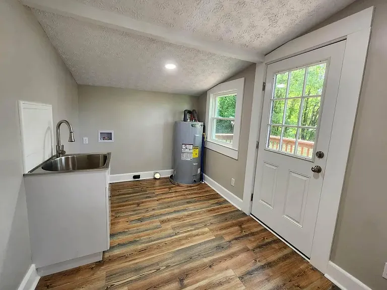 112 Jackson Ave — Photo 14