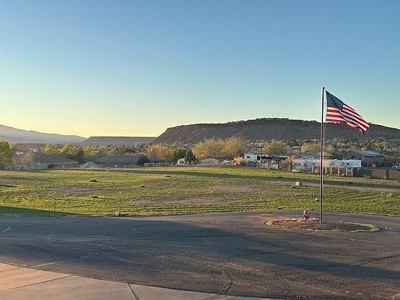 4th image of 2821 S Little Valley Rd