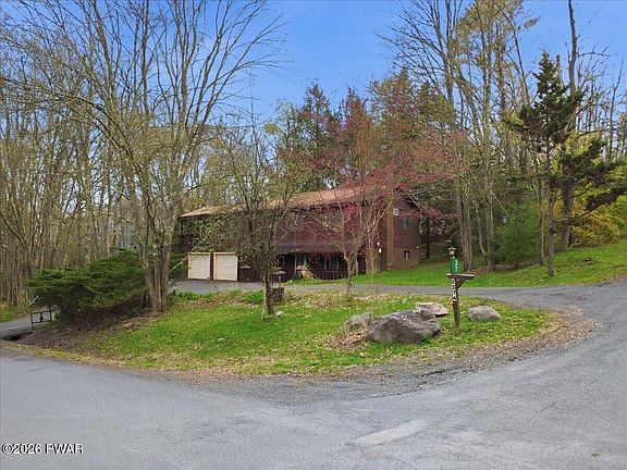 3rd image of 2374 Crest View Rd