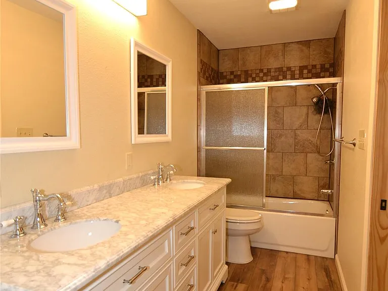 8833 Tallwood Dr — Photo 15