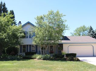 207 Fox Glen Rd, Fredonia, WI 53021