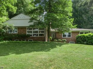 31 Sheffield Rd, Summit, NJ 07901